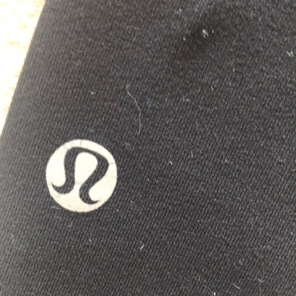 Lulu reverse-able Capri leggings - Picture 2 of 4